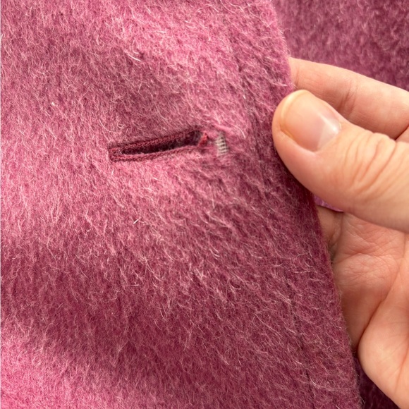 Vintage D’Allaird’s wool coat, dusty pink with magenta lining. Made in Canada. - Picture 9 of 10